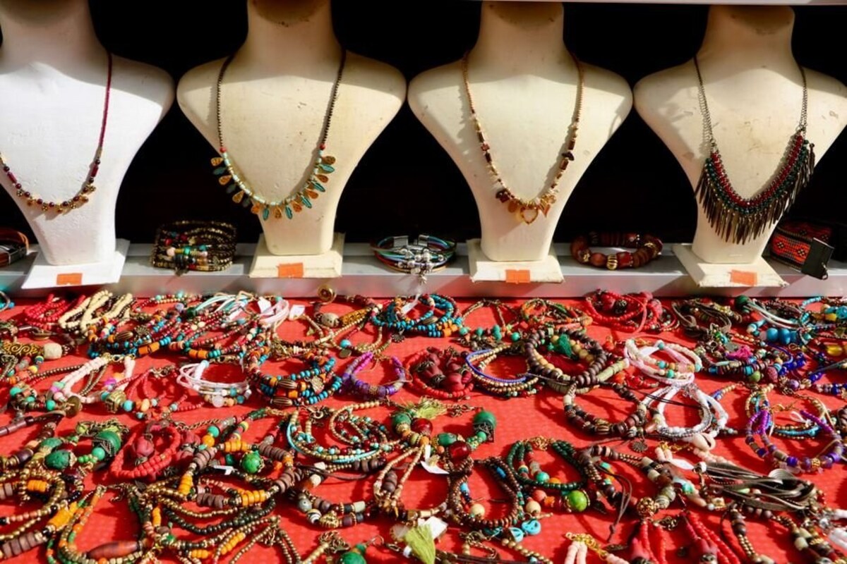 Đá Mặt Trăng (Moonstone) Có Gì Đặc Biệt? Hướng Dẫn Cách Chọn Viên Đẹp Và Bảo Quản