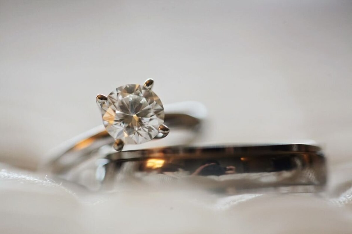 3 khám phá vẻ đẹp độc đáo của đá mặt trăng và đá labradorite trong trang sức