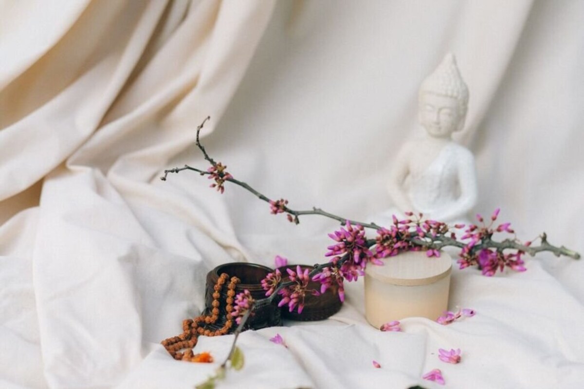 Phật Quan Âm là gì? Nguồn gốc, truyền thuyết và ý nghĩa văn hóa của họa tiết Quán Thế Âm trong trang sức