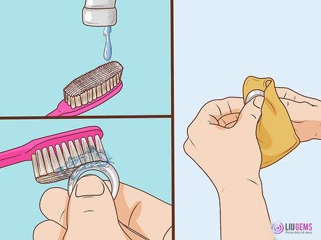 Làm sạch vàng, bạc bằng kem đánh răng là phương pháp đơn giản phổ biến nhất