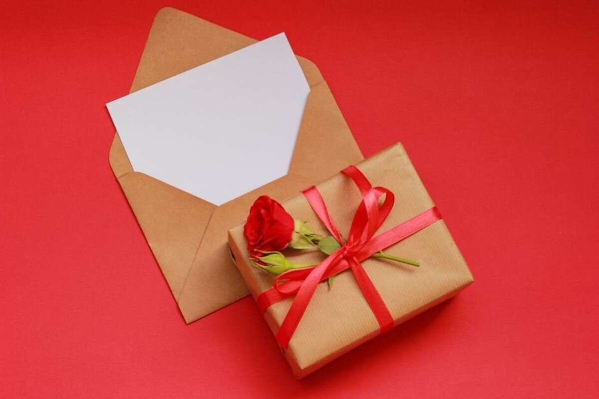 Yêu Xa: Tặng Quà Gì Để Giữ Kết Nối Mỗi Ngày Dù Cách Hàng Ngàn Cây Số?