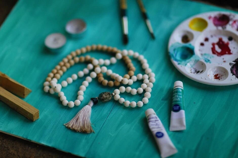Ảnh liên quan tới dây chuyền đá màu xanh: ý nghĩa văn hóa, cách chọn và phối đồ tôn dáng